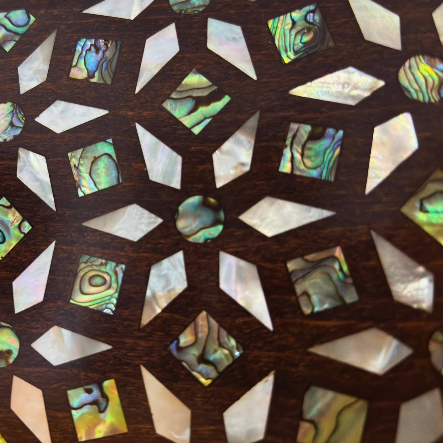 Zenobia – İnci Kakmalı & Brokar Astarı ile Lüks Dimaşk Mozaik Ahşap Clutch Çanta