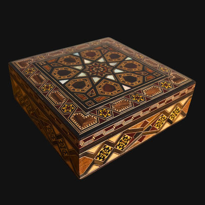 Usta Gaby Al Dayeh’ten Şam Mozaik Kutusu – Sedef ve Kadife Zarafeti