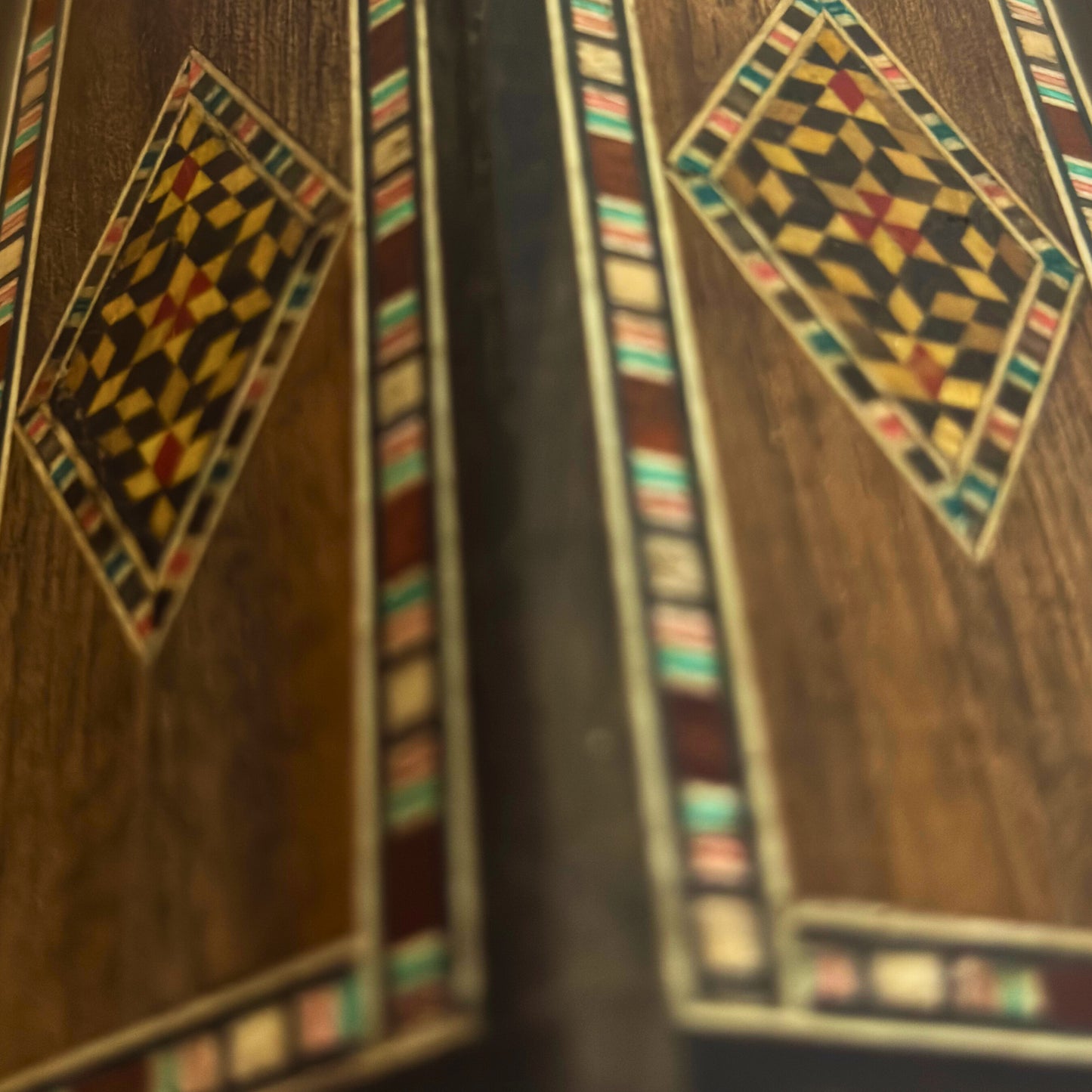 Gaby Al Dayeh Tasarımı Şam Mozaikli Ahşap Kalemlik – Doğal Ağaç & El Yapımı Zarafet