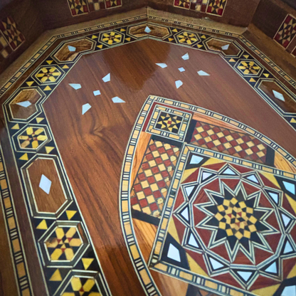 Şam Mozaikli Ahşap Tepsi – Sedef Kakma & Ceviz Tonu