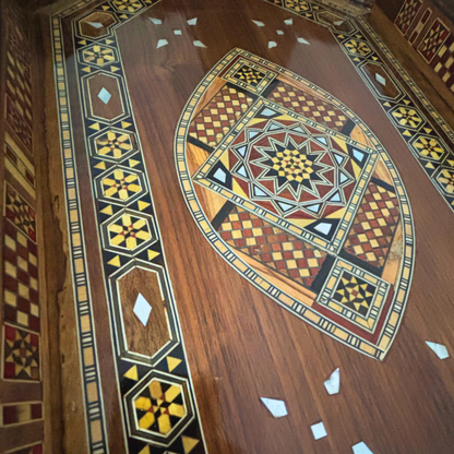 Şam Mozaikli Ahşap Tepsi – Sedef Kakma & Ceviz Tonu