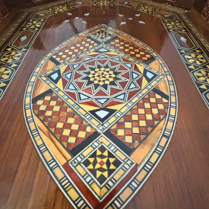 Şam Mozaikli Ahşap Tepsi – Sedef Kakma & Ceviz Tonu