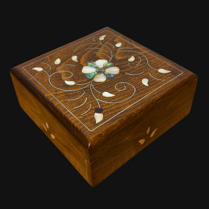 Damasceńska Szkatułka Luksusowa – Masa Perłowa & Aksamit