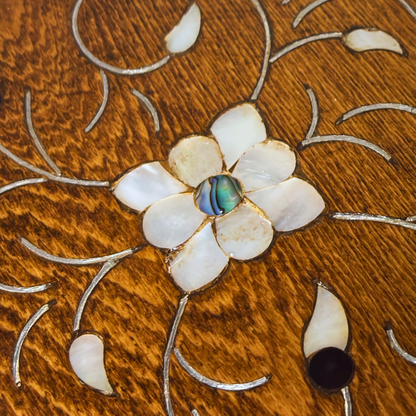 صندوق دمشقي فاخر – تطعيم بالصدف وبراعة المشغل العربي