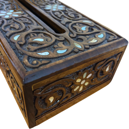 El Oyması Kayın Ahşap Peçete Kutusu – Ceviz Rengi ve Sedef İşlemeli