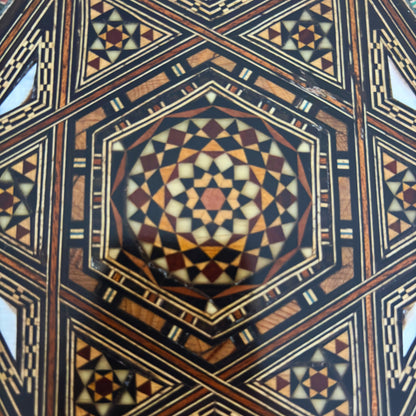 Usta Gaby Al Dayeh’ten Şam Mozaik Kutusu – Sedef ve Kadife İç Kaplama