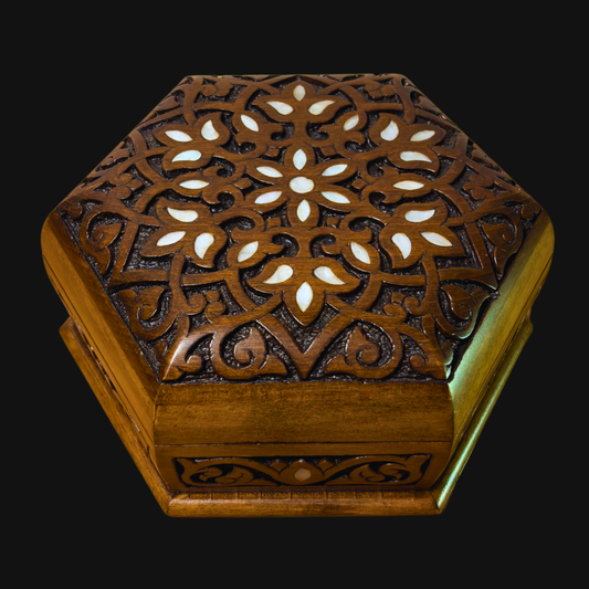 Handcrafted Luxury Carved Box – Mother of Pearl & Velvet Elegance