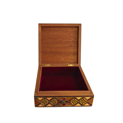 Usta Gaby Al Dayeh’ten Şam Mozaik Kutusu – Sedef ve Kadife Zarafeti