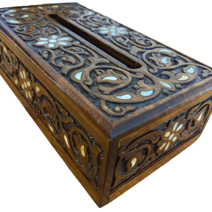 El Oyması Kayın Ahşap Peçete Kutusu – Ceviz Rengi ve Sedef İşlemeli