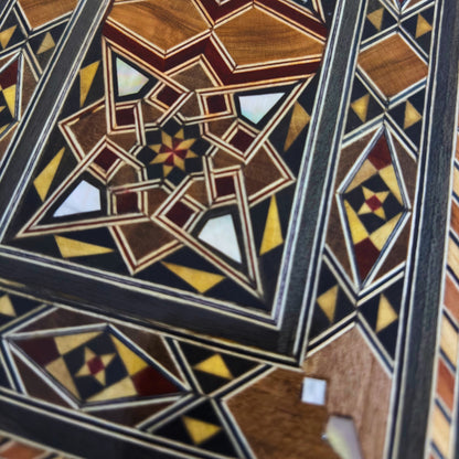 Şam Mozaik El Çantası – Sedef İşlemeli ve Kadife Astarla El Yapımı Zarafet