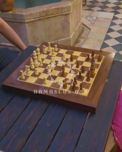 Gaby Al Dayeh Tarafından El Yapımı Şam İşlemeli Tavla ve Satranç Masası – Sedef Kakmalı Klasik Mozaik Tasarım